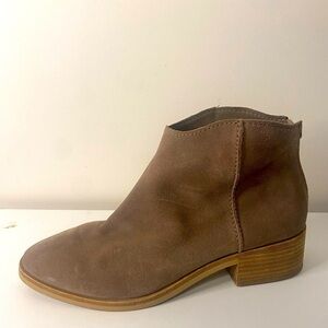 Dolce Vita Pointy Toe Zipper Ankle Boot Low Heel Gray Size 10